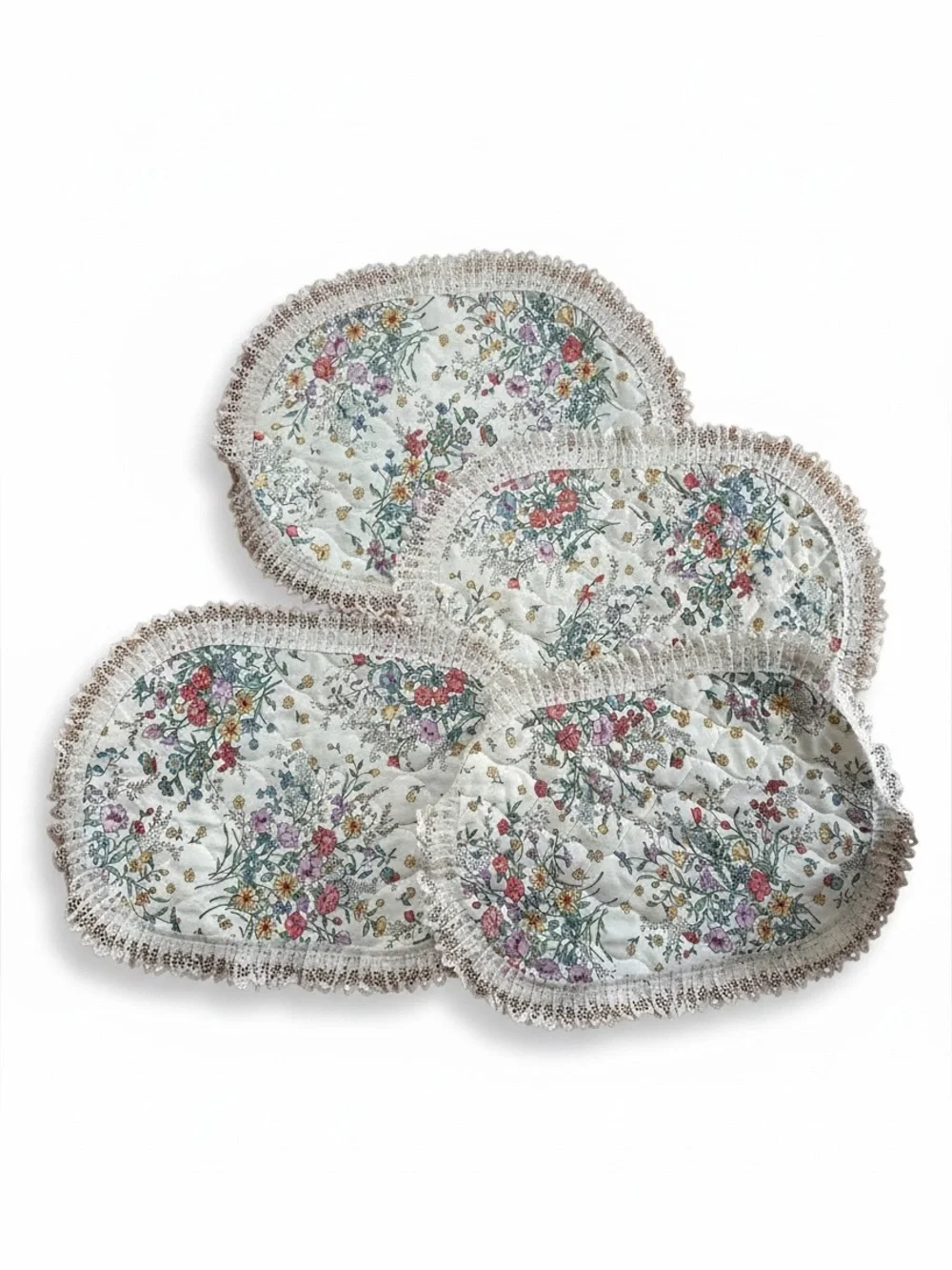 Vintage Quilted Floral Placemats Set of 4 -Oval Lace Trim Wildflower Cottagecore
